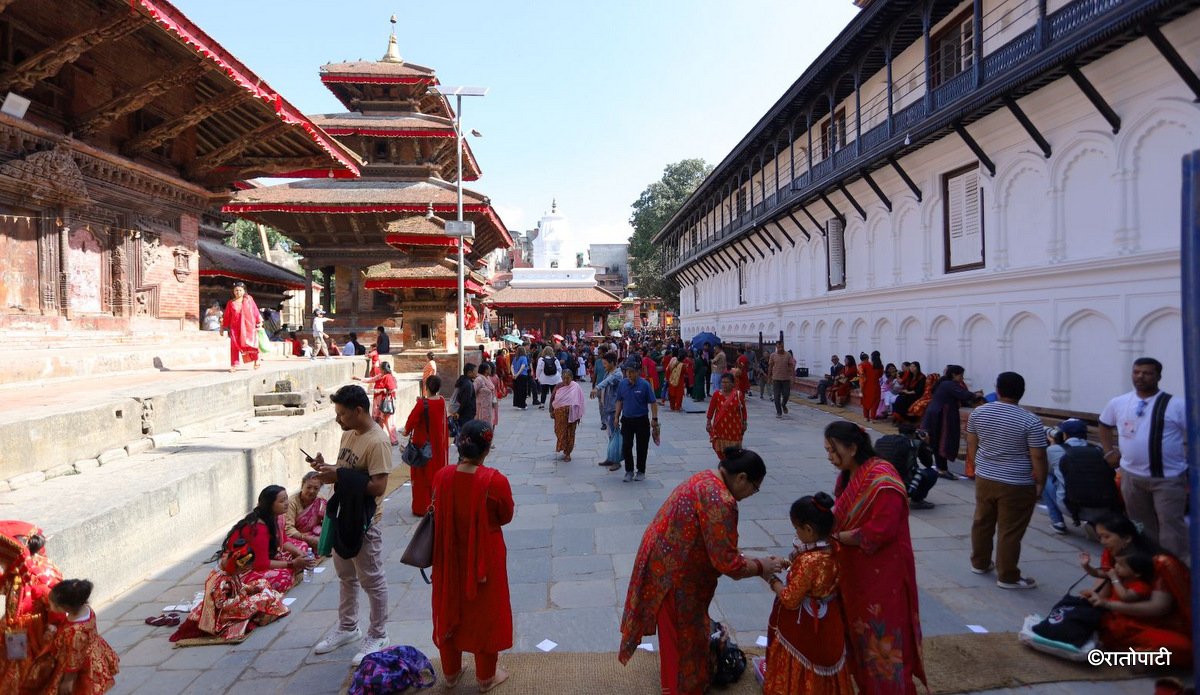   तलेजु भवानी मन्दिरमा कुमारीको सामूहिक पूजा (तस्बिरहरू)