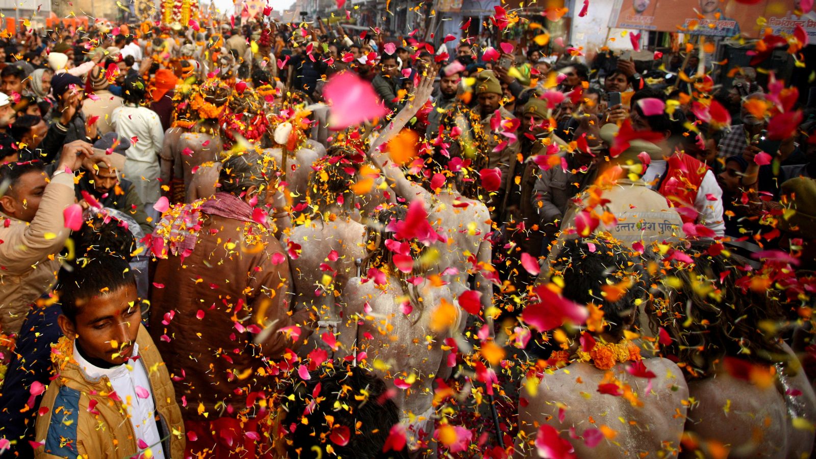 कुम्भ मेलामा ५० लाखले गरे स्नान, हेर्नुहोस् तस्बिरहरू