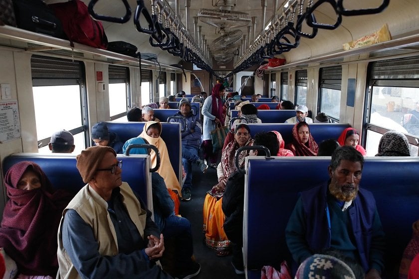 kurtha-jank-jayanagar-train (3)