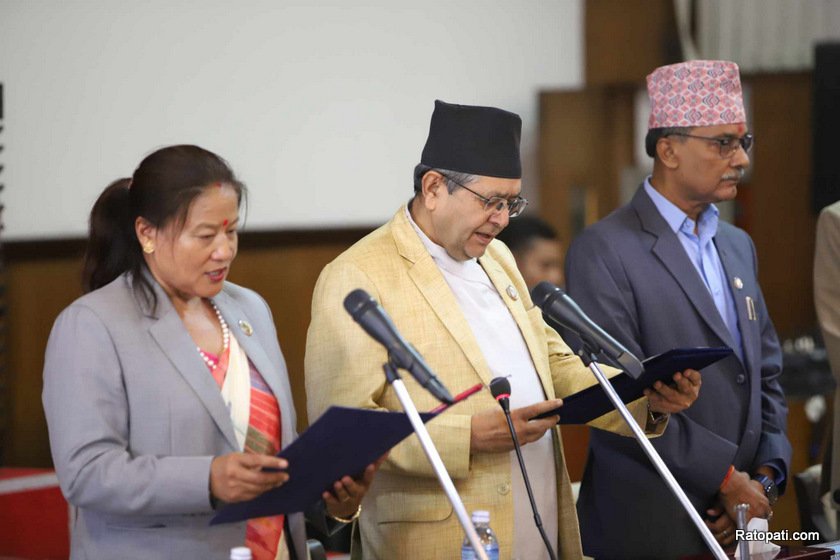   कृषि, सहकारी तथा प्राकृतिक श्रोत समिति सभापतिद्वारा शपथ ग्रहण