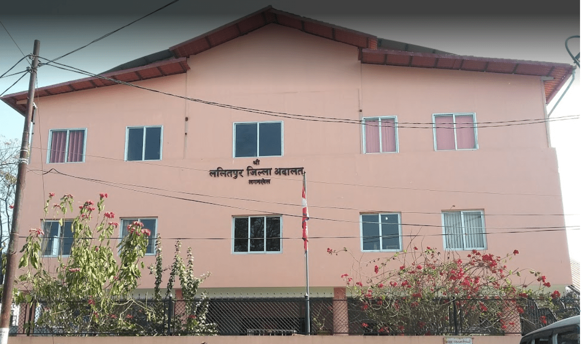   ललितपुर जिल्ला अदालतमा खाजा समयमा पनि सेवाग्राहीको काम नरोकिने