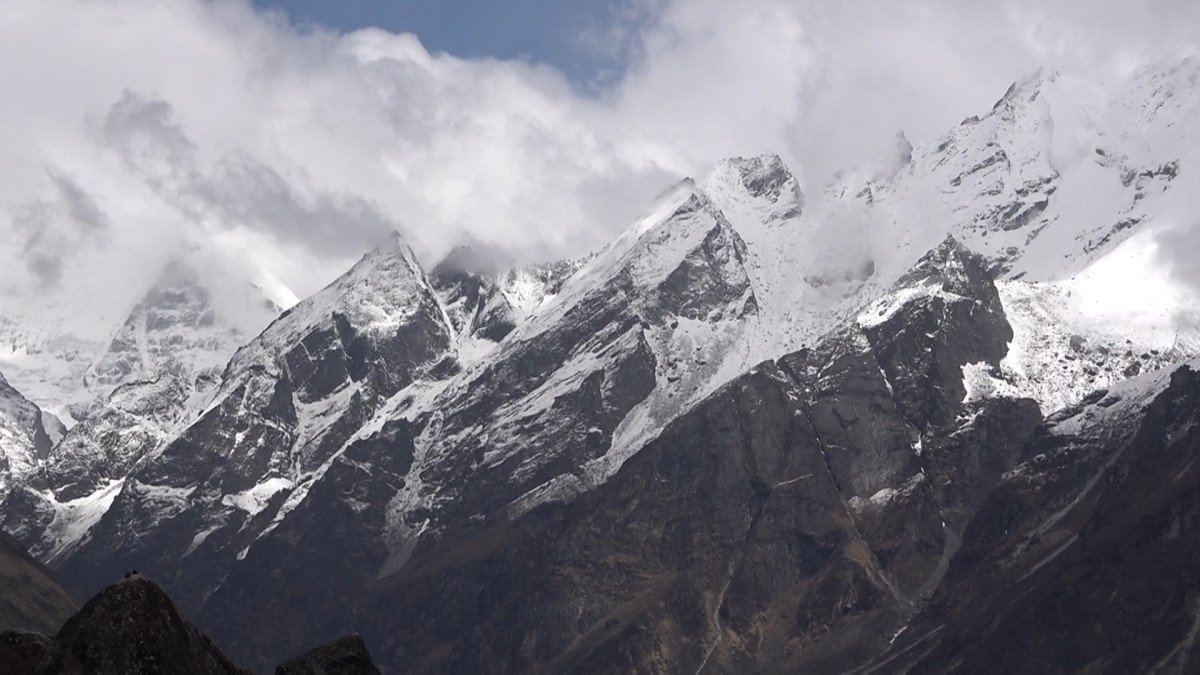 जलवायु परिवर्तनको असर : हिमरेखा सरेपछि लाङटाङ क्षेत्रमा पर्यटक घटे