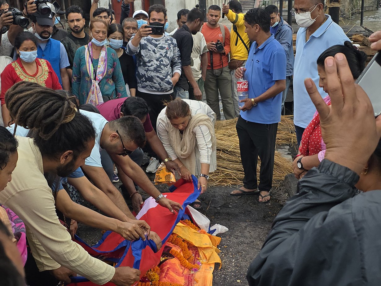   कलाकार लक्ष्मी श्रेष्ठको पशुपतिमा अन्त्येष्टि