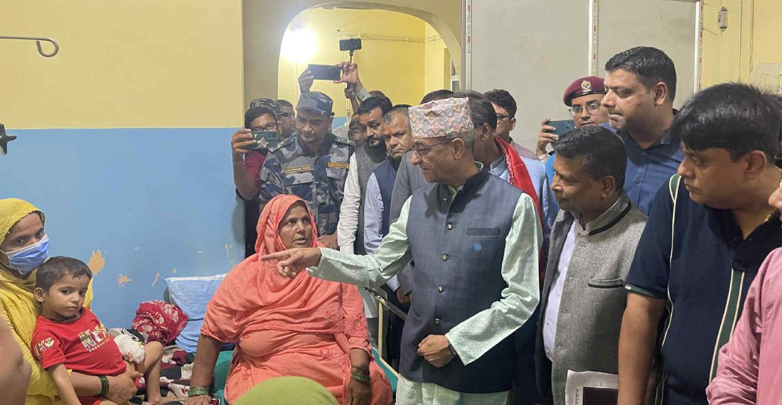  वीरगन्ज पुगेर गृहमन्त्री लेखकले भने ‘महामारीको रोकथामका लागि नेपाली सेनालाई पनि खटाइन्छ’