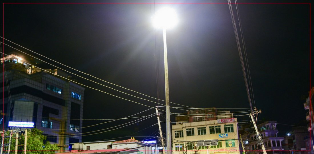 काठमाडौँका चोकहरूमा हाइ मास्ट लाइट जडान, तस्बिरहरू