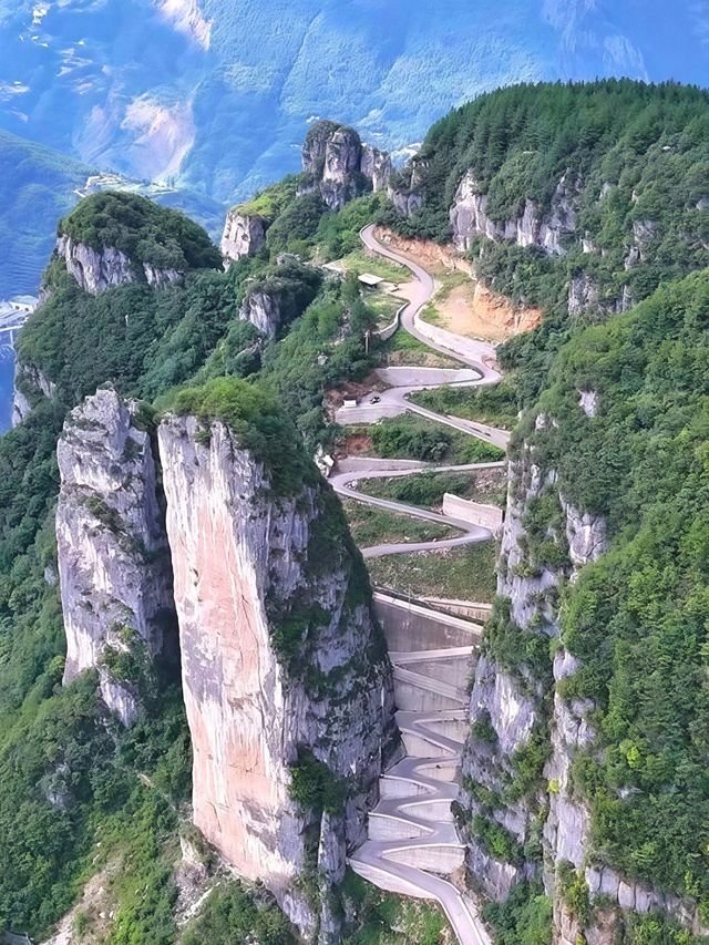 Lingpaishi-zigzag-road