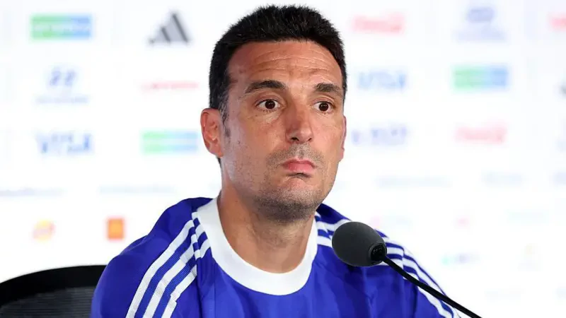 Argentina Coach Scaloni Refuses to Mix Football and Politics Ahead of England World Cup Semi-Final