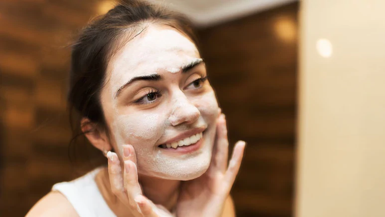 Benefits and Uses of Yogurt for Skin