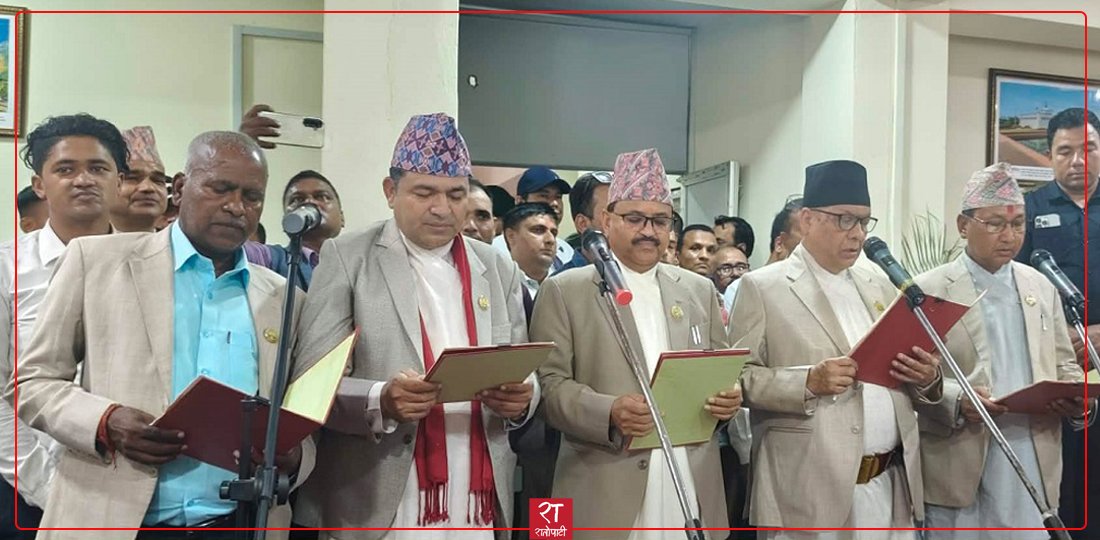 लुम्बिनी प्रदेशका नवनियुक्त मन्त्रीहरूले लिए शपथ