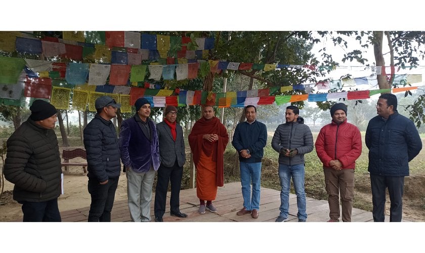 लुम्बिनी विकास कोषको टोली रामग्राम स्तुपा र बुद्धस्थल पण्डितपुरमा