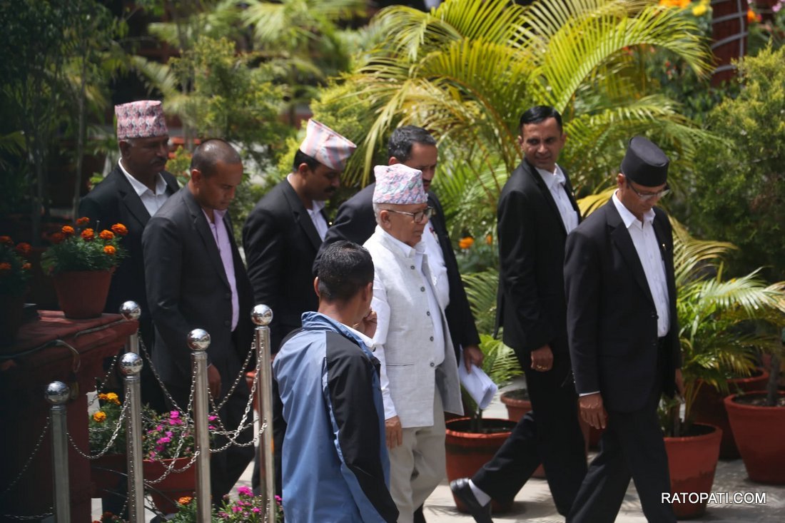   माधव नेपाल विशेष अदालतमा उपस्थित हुँदा जे देखियो, तस्बिरहरू