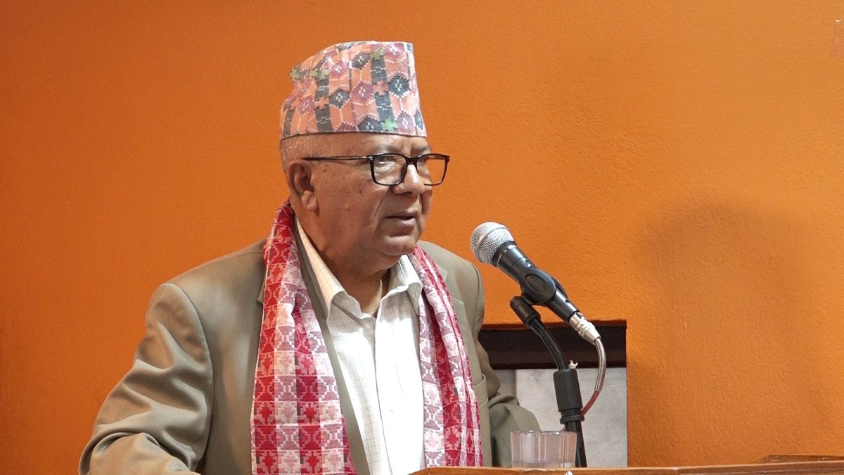 संविधान संशोधन गर्छु भनेर सरकार बनाएका कांग्रेस र एमाले पन्छिन थाले : माधव नेपाल