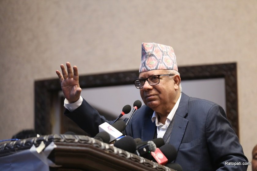   प्रचण्डलाई माधवको सुझाव : धेरै उदार नभइदिनुहोला