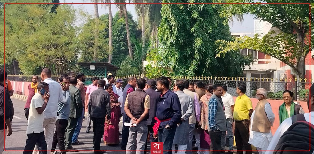   मुख्यमन्त्री नियुक्तिको विरोधमा तोडफोड र नाराबाजी