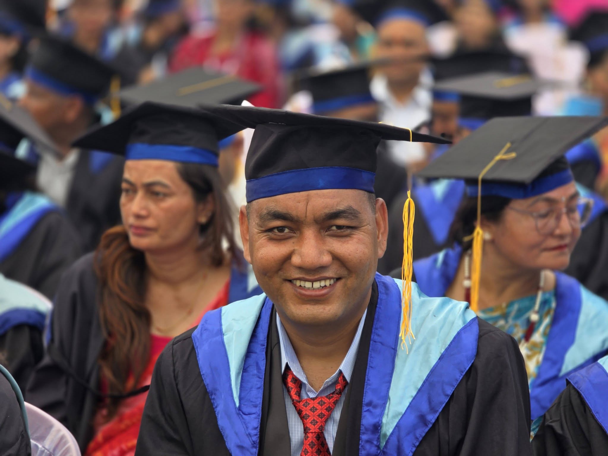 मध्यपश्चिम विश्वविद्यालयका १९२८ विद्यार्थी दीक्षित