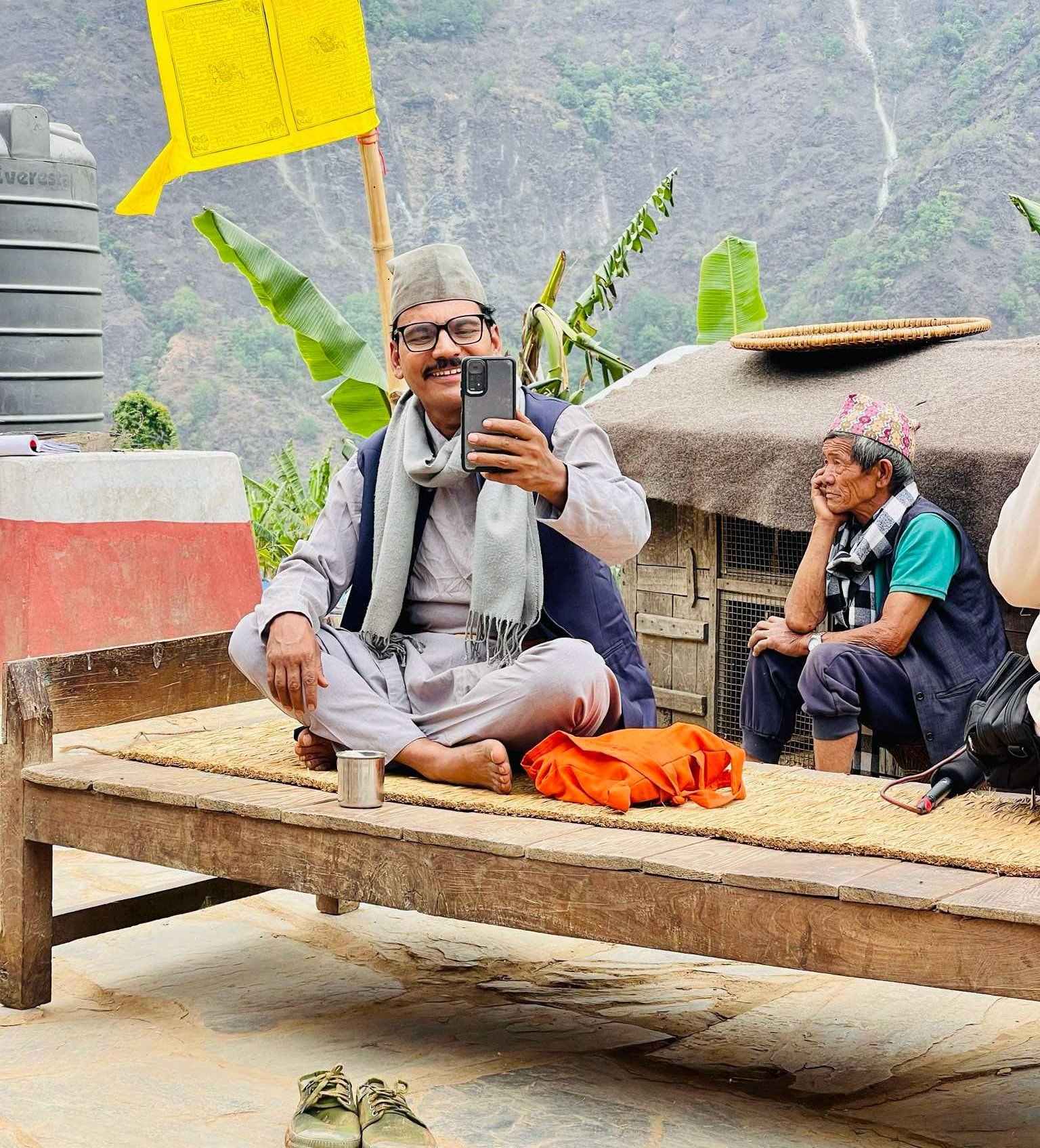   यस्तो छ ‘माइतीघर’ मा ‘माग्ने बुढा’ को लुक्स
