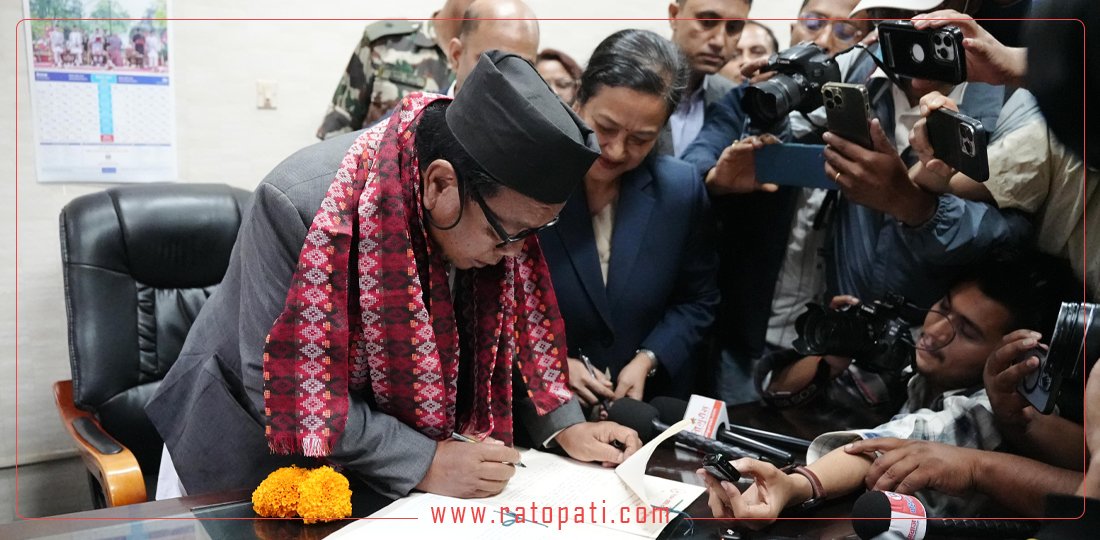 मन्त्री पुनले गरे पदभार ग्रहण
