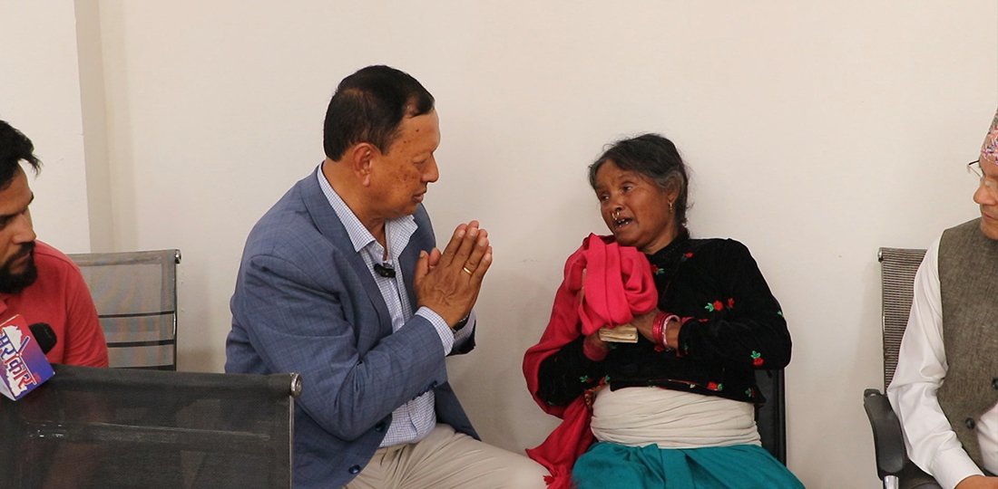 गणेश नेपालीको परिवारलाई एक लाख रुपैयाँ आर्थिक सहयोग