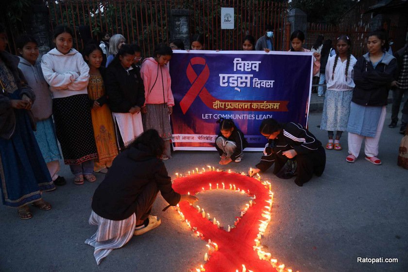 एड्स विरुद्धको दिवसको पूर्वसन्ध्यामा दीप प्रज्वलन (तस्बिरहरु)