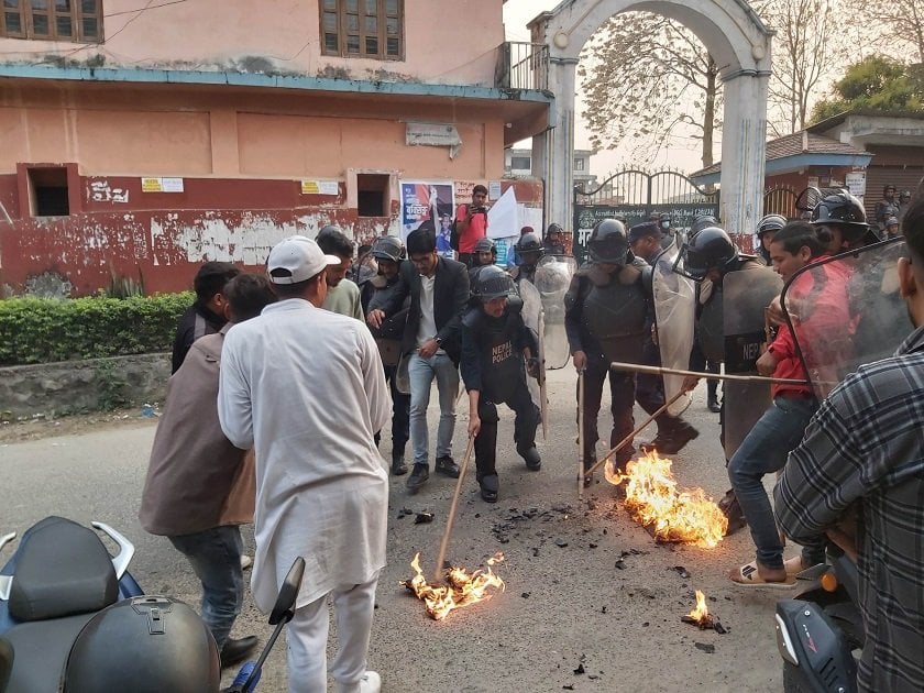 मकवानपुर बहुमुखी क्याम्पसमा नेविसंघको तोडफोड