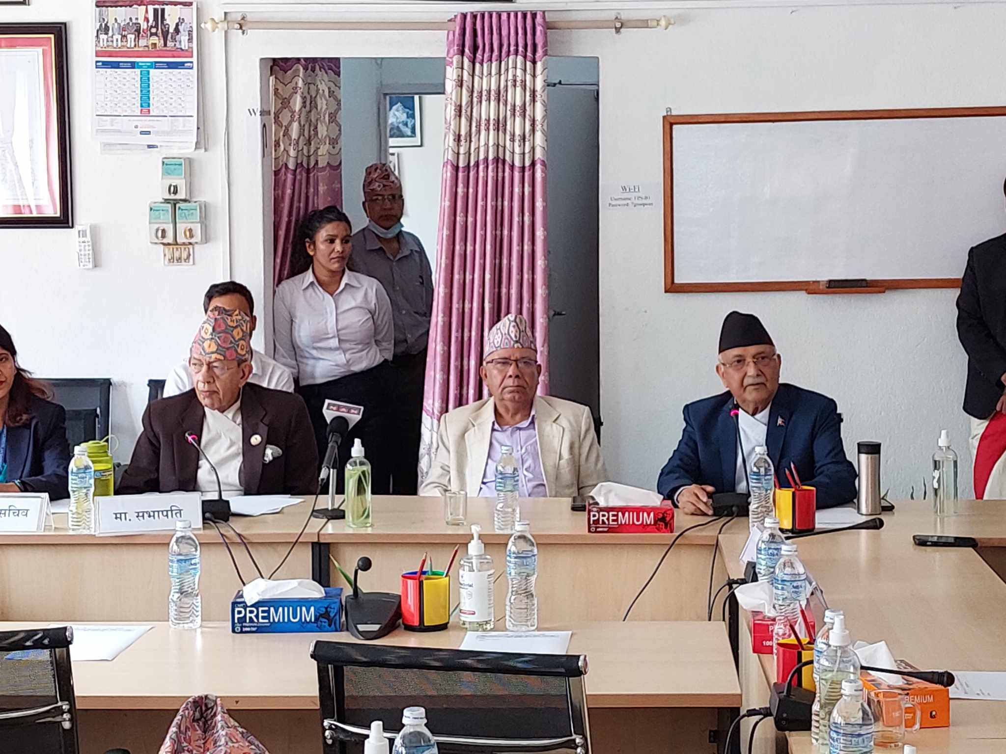 एमसीसीको व्याख्यात्मक टिप्पणीबारे प्रश्न उठिरहेको छः माधव नेपाल