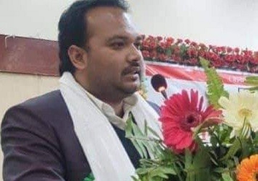 मिश्रले वितरण गरे विद्यालयलाई पंखा