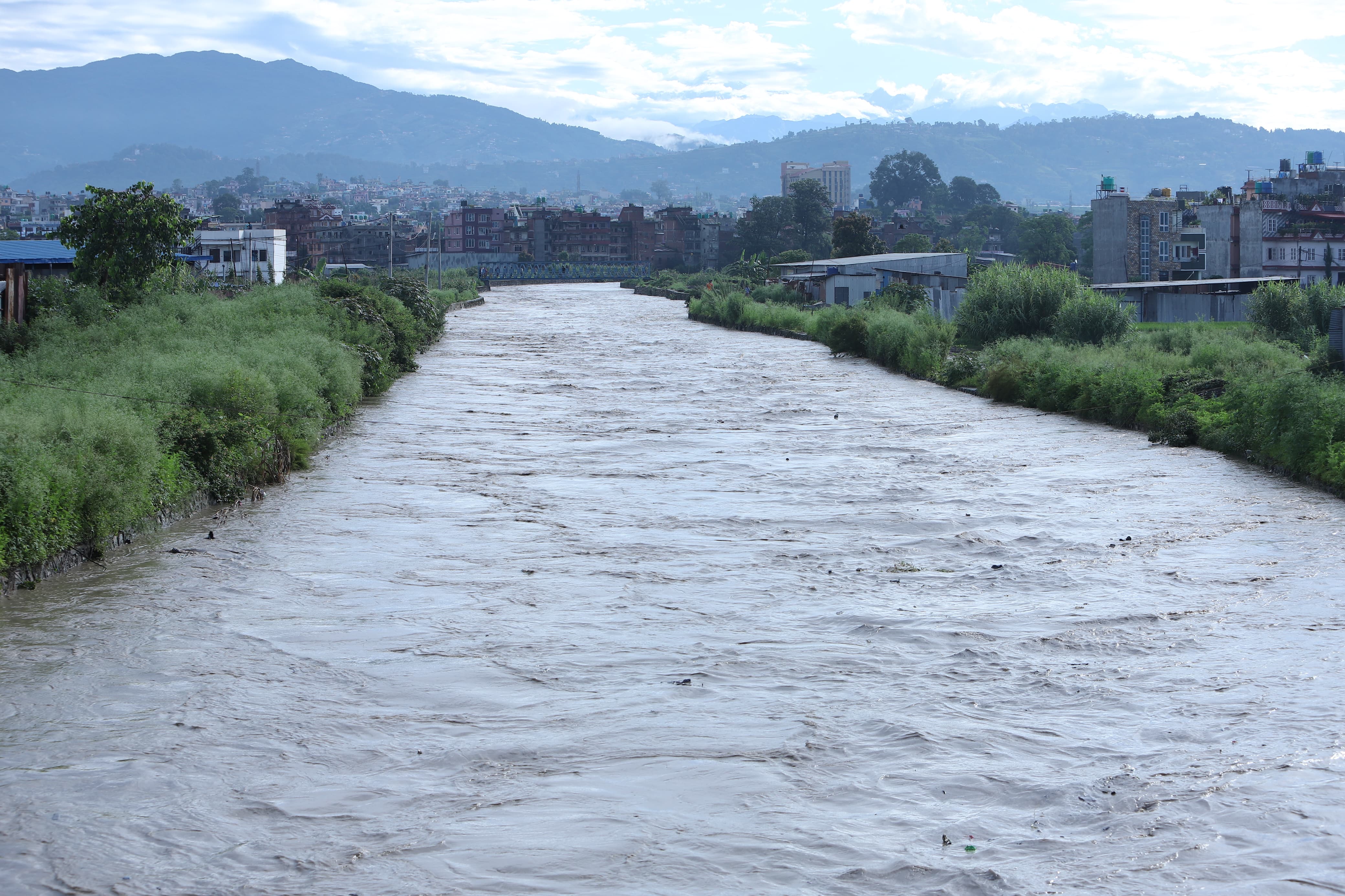 भक्तपुरमा नदी करिडोरमा बाढी पस्यो, २८ जनाको उद्धार