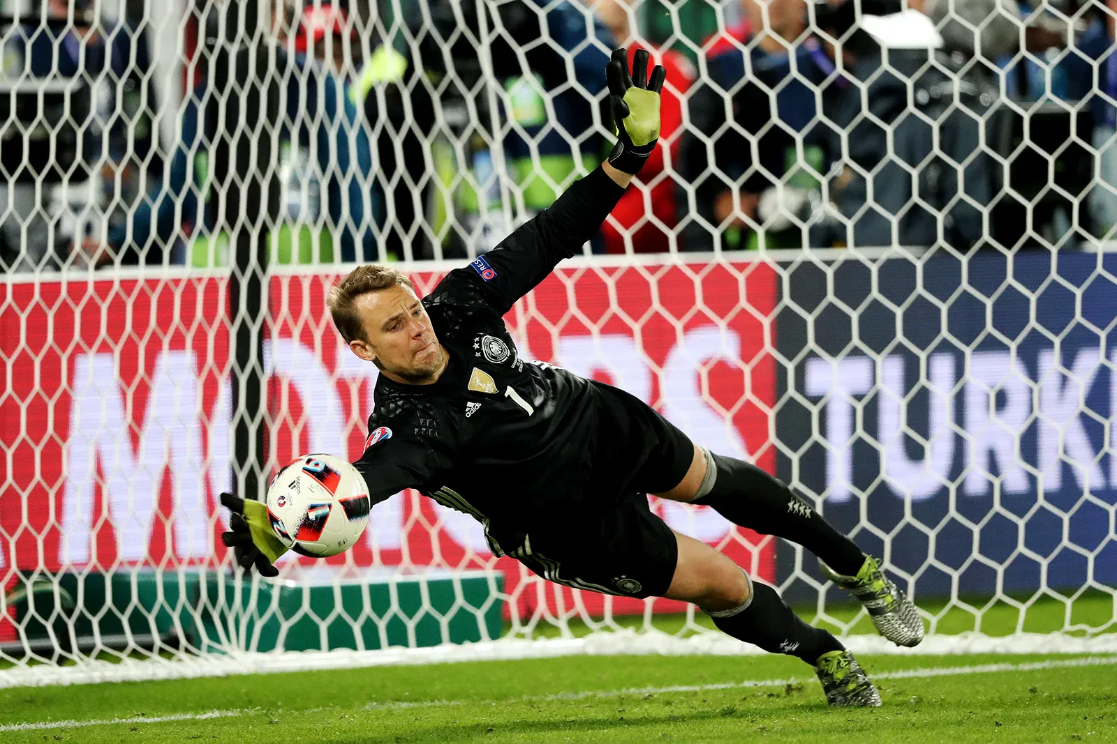 Manuel Neuer Becomes Oldest German Player in World Cup History, Nears Clean Sheet Record