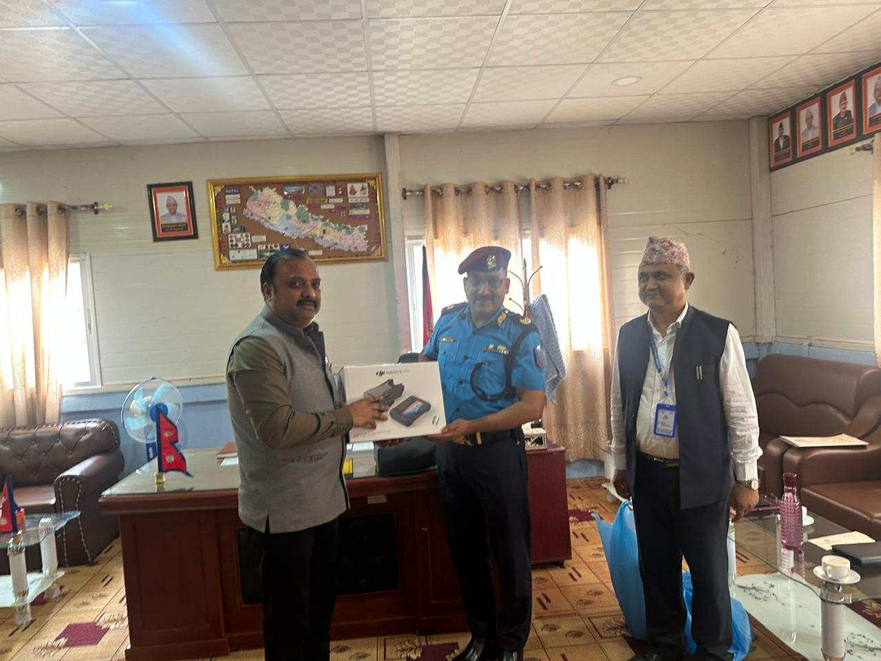 प्रदेश सरकारद्वारा प्रहरीलाई अत्याधुनिक सुरक्षा उपकरण हस्तान्तरण