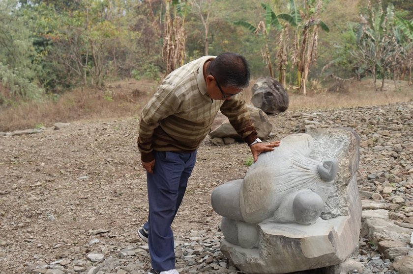 श्रमदानबाट ढुङ्गे पार्क निर्माण गर्दै  बराइली