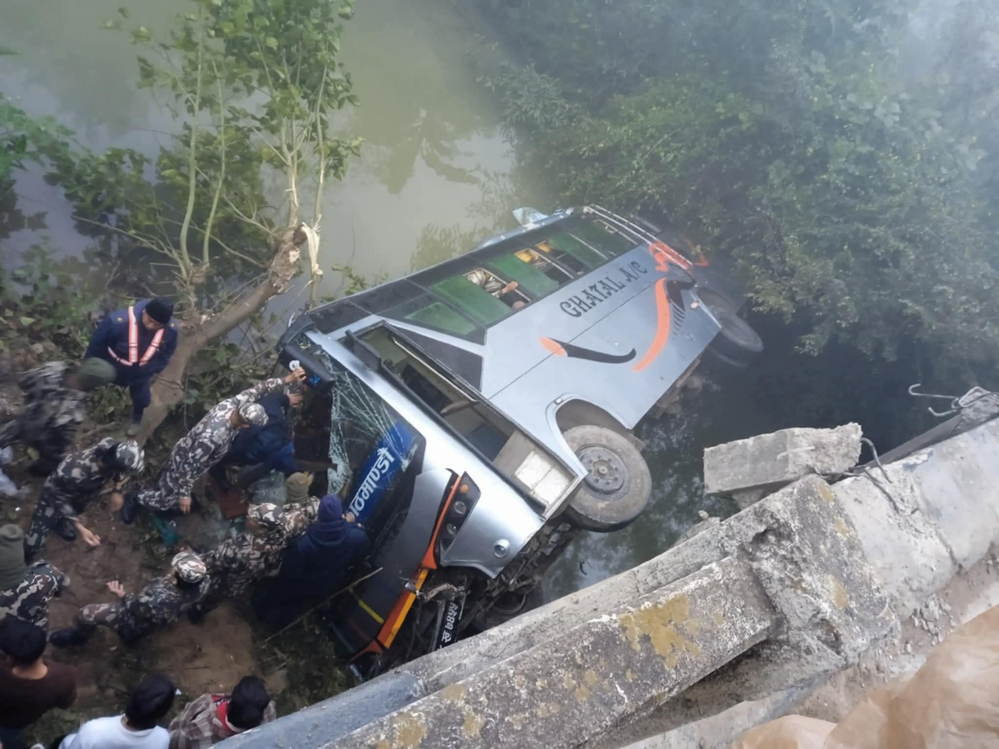 दाङ बस दुर्घटनाका सबै घाइते डिस्चार्ज, चालक प्रहरी नियन्त्रणमा