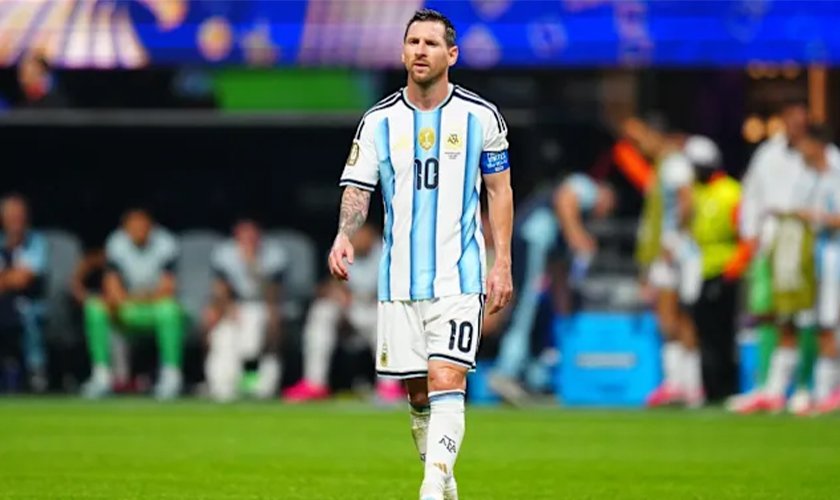 messi-walking
