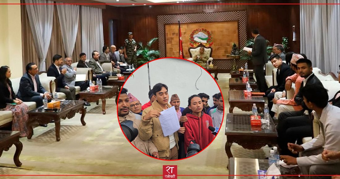 तस्बिरमा हेर्नुहोस् बालुवाटारमा भित्र बैठक, बाहिर धर्ना