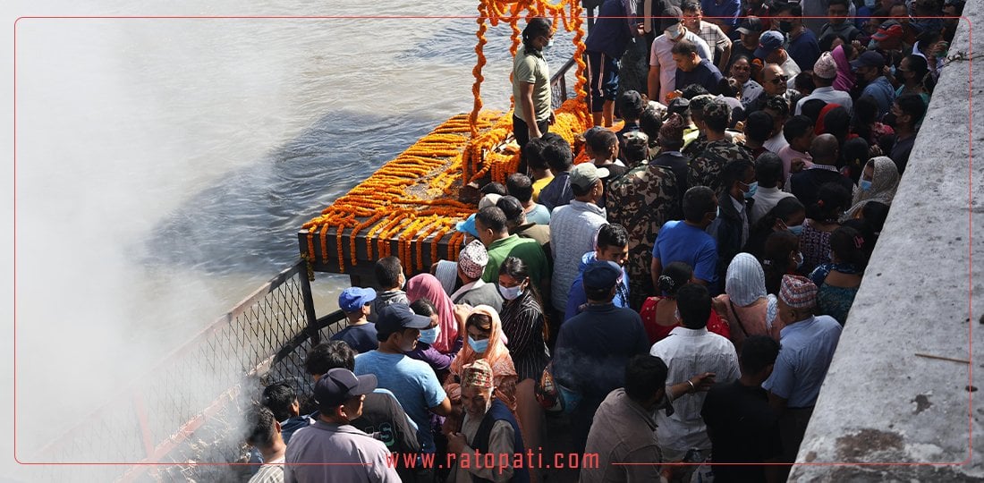 पहिरोमा परेर मृत्यु भएका सेनाका कर्णेल केसीको पशुपतिमा अन्त्येष्टि (तस्बिरहरु)