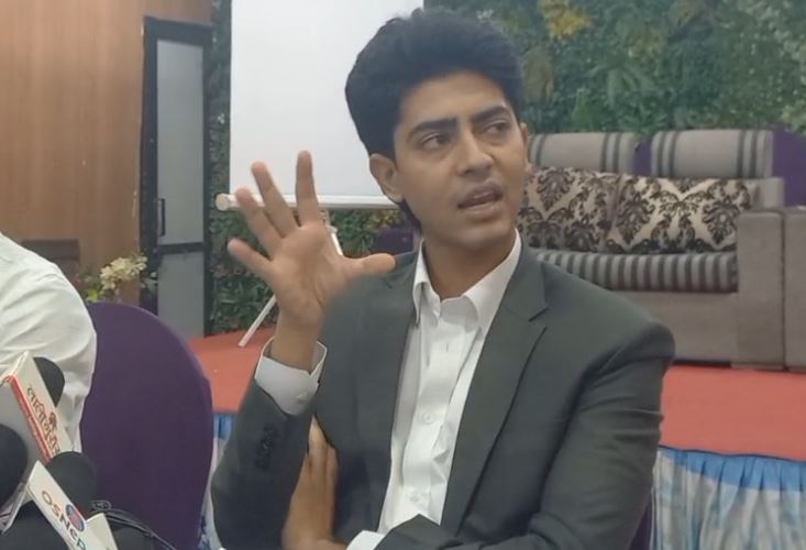   सडकको आगो मन्त्रिमण्डलमा हुनैपर्छ : मिराज ढुङ्गाना