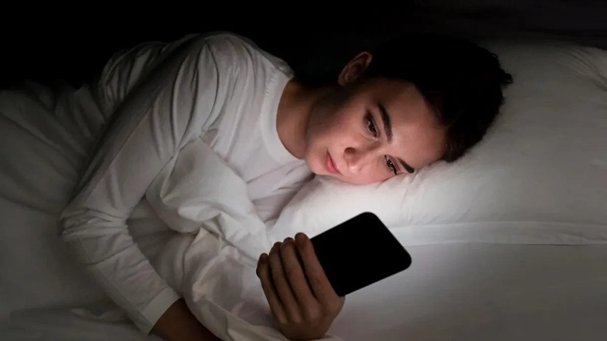 Mobile Screen Time and Cataracts: Separating Fact from Fiction