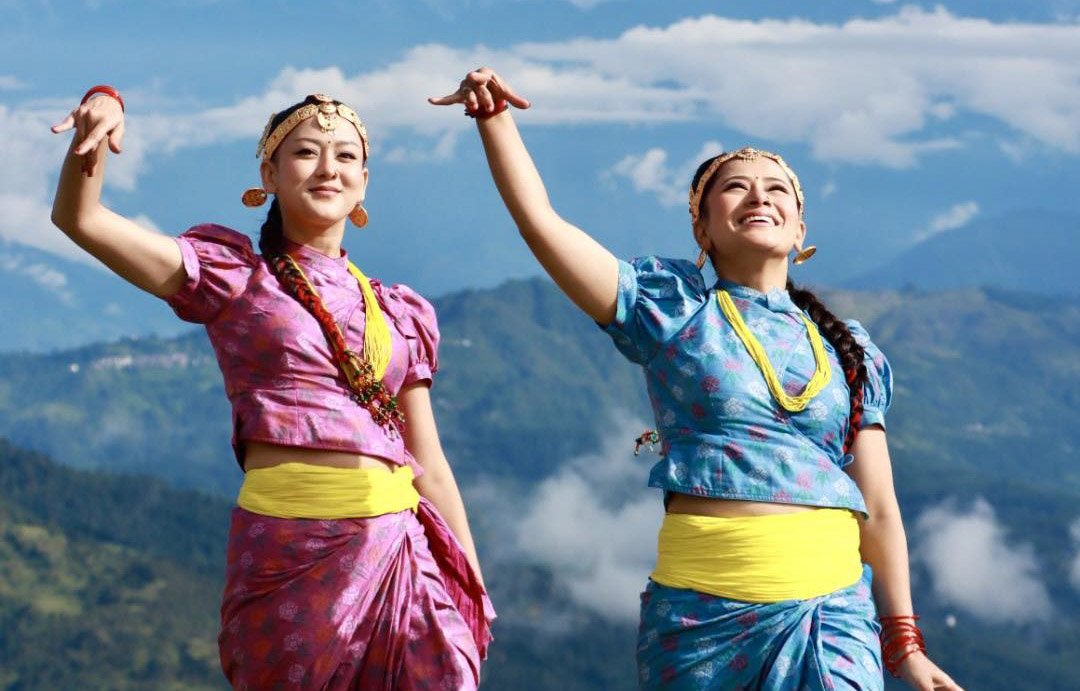   ११ दिन लगाएर खिचियो ‘माइतीघर’को ‘वसन्त नै बस्न खोज्छ’ गीत