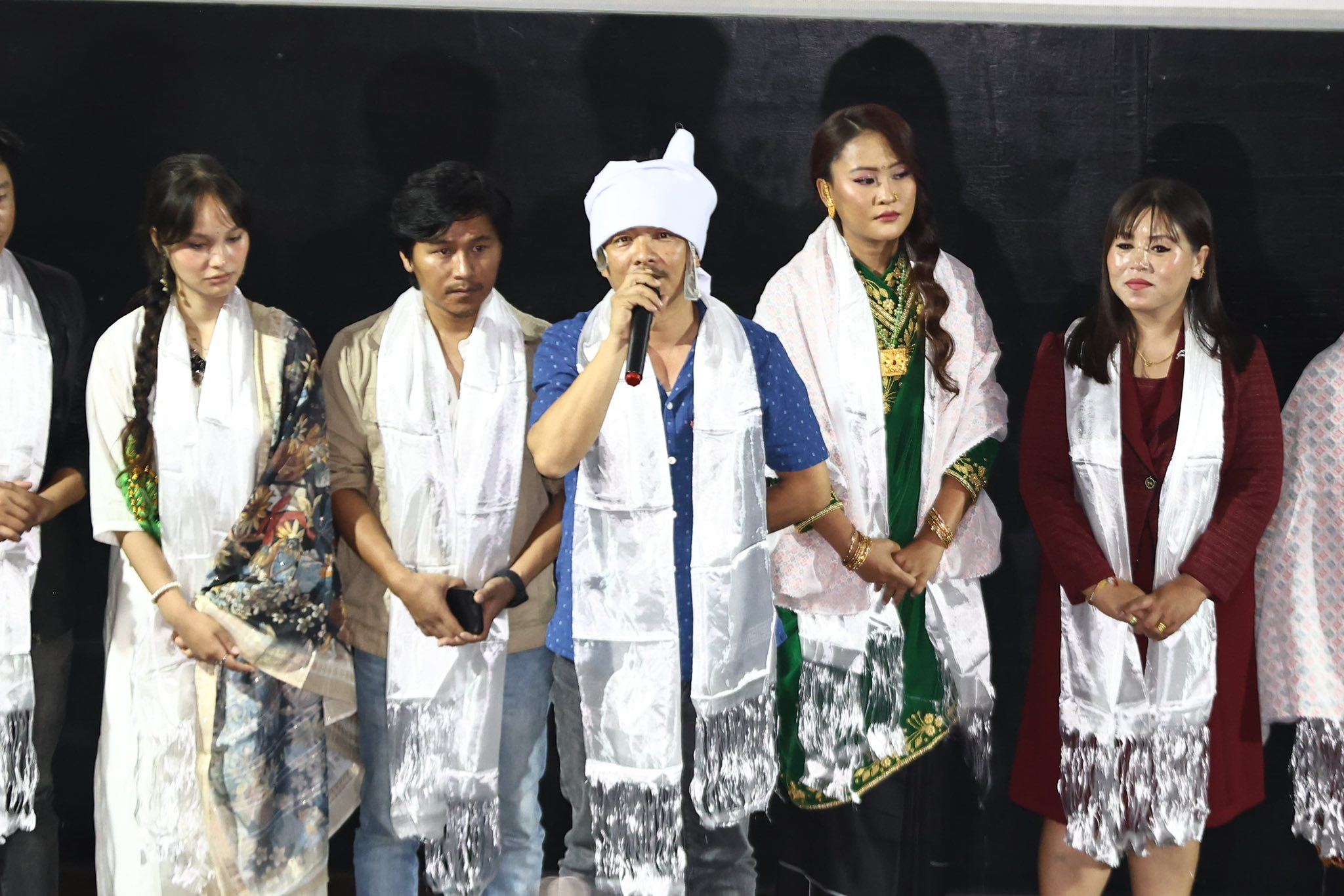   'रिमै'को प्रिमिएरमा गुरुङ भेषभुषामा देखिए दयाहाङ र रिश्मा