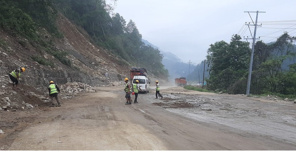 चाडबाडको मुखमा गण्डकीका सडक बेहाल