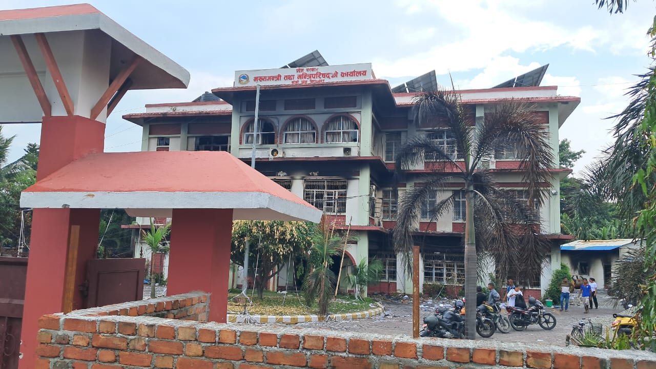 Mukhyamantri (3)