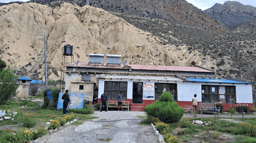   मुस्ताङ कारागारको बिजोग : कैदीबन्दी र सुरक्षाकर्मी एउटै भवनमा बस्छन्