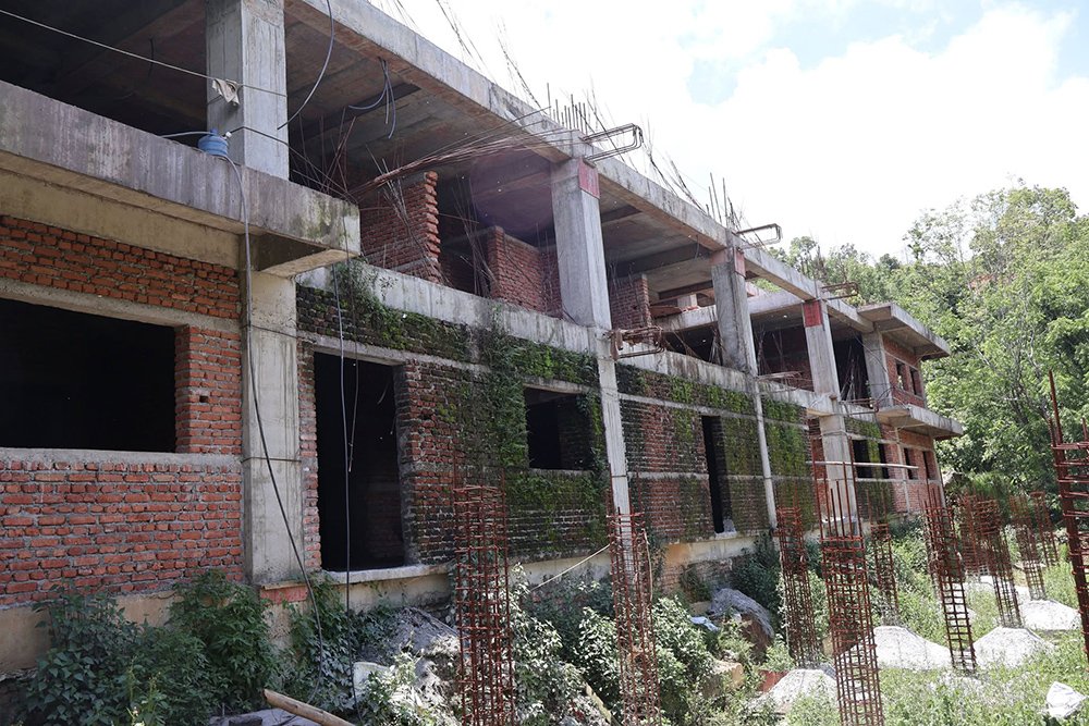   दुई वर्षमा सक्नुपर्ने बागलुङ नगर अस्पताल भवन, चार वर्षमा आधा काम