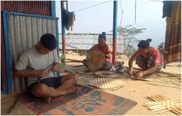 होम्ताङमा घरघरमा नाङ्लो बुनिन्छ