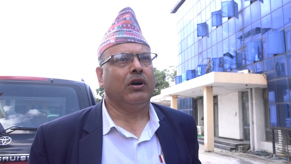   निर्वाचनको तयारीबारे प्रधानमन्त्री र गृहमन्त्रीले गरे आयोगसँग छलफल