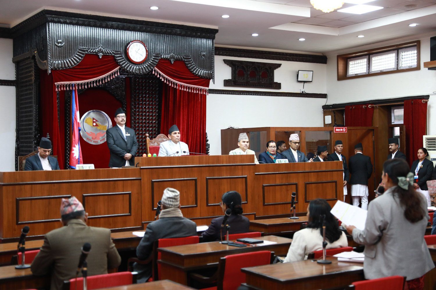   राष्ट्रियसभाः शून्य समयमा समसामयिक विषयमा सरकारको ध्यानाकर्षण गराउँदै कसले के भने ?