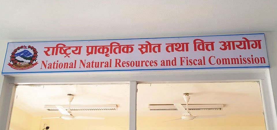 सङ्घलाई जिडिपीको पाँच र प्रदेश तथा स्थानीय तहलाई राजस्वको १२ प्रतिशत नबढ्ने गरी ऋण उठाउन सिफारिस