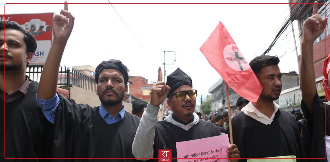   कांग्रेस केन्द्रीय समिति बैठक स्थलमा महिला संघ र नेविसंघको प्रदर्शन