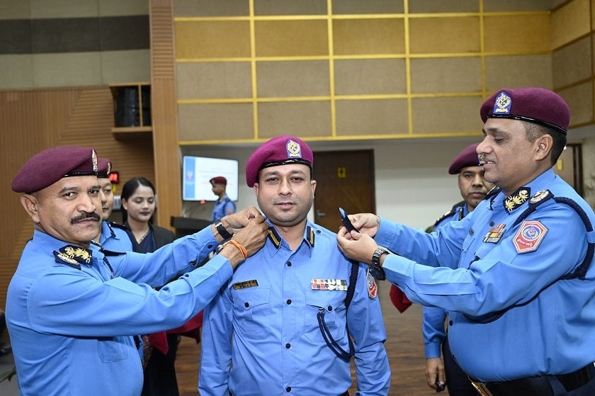 २१ जना प्रहरी उपरीक्षकहरूलाई दर्ज्यानी चिह्न प्रदान