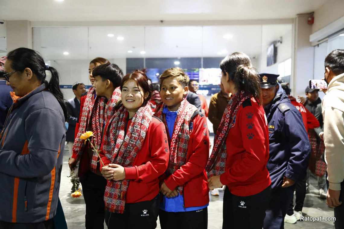 नेपाली राष्ट्रिय महिला फुटबल टिम स्वदेश फिर्ता (तस्बिरहरु)