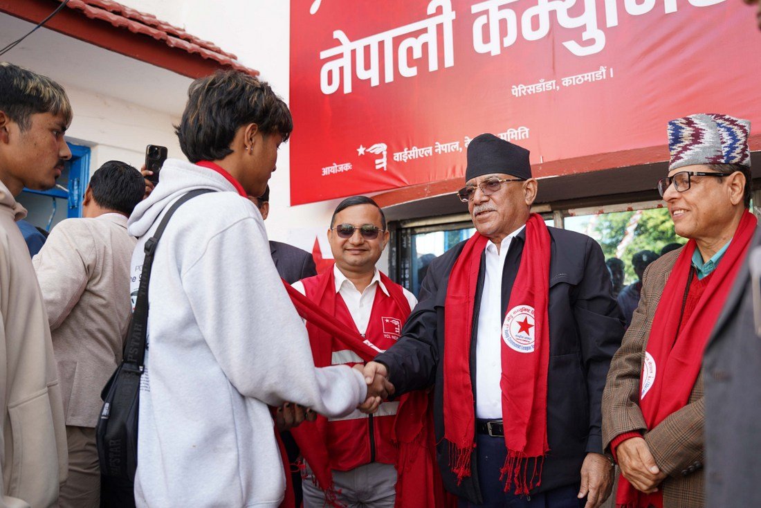 देशलाई कमजोर पार्ने खेल चलिरहेको छ :  प्रचण्ड